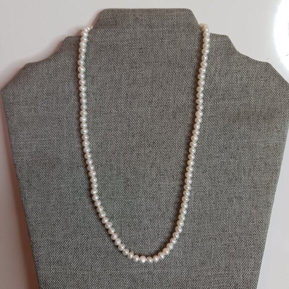 Classic Strand Of Cultured Pearls and Sterling Silver Necklace - Picture 1 of 7